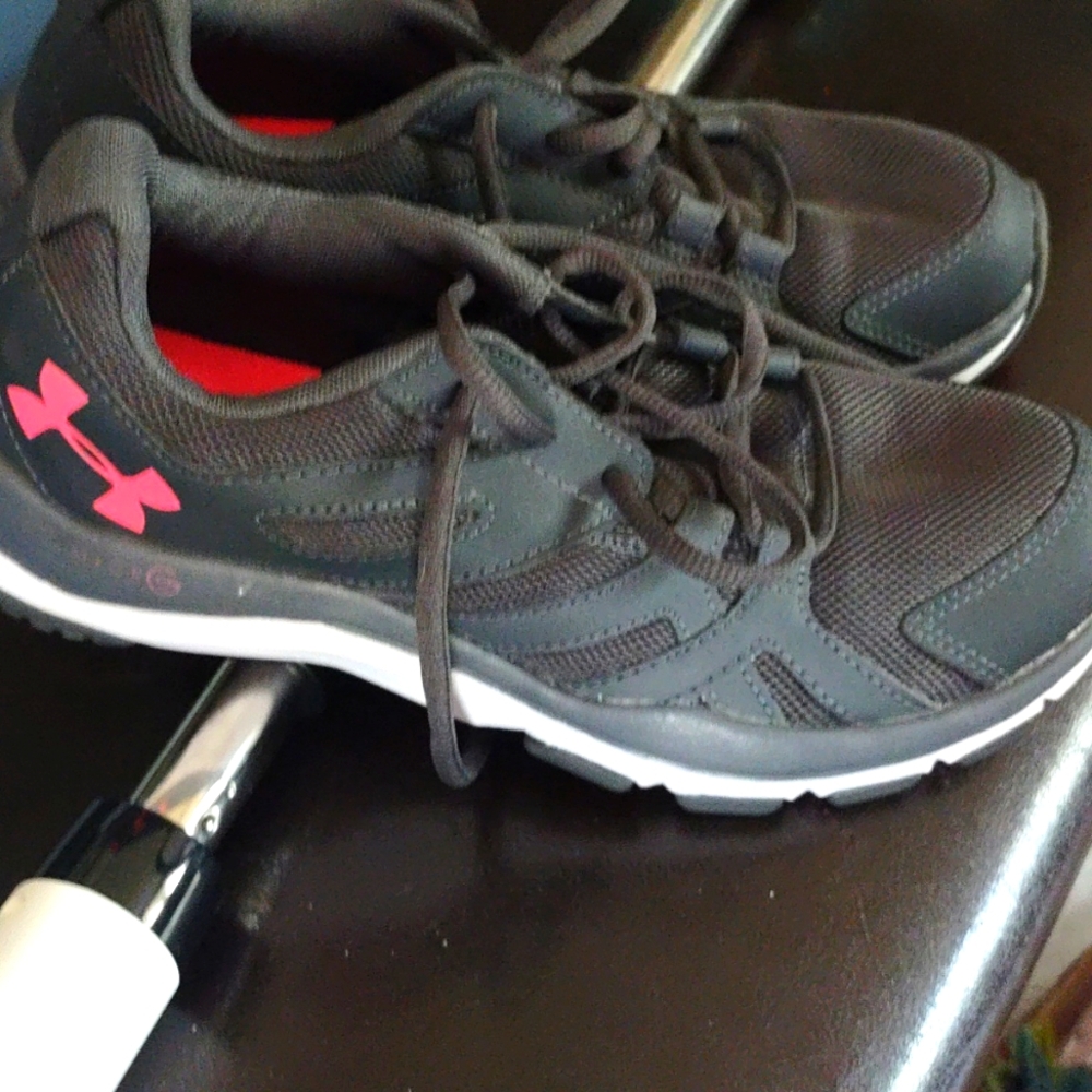Ladies UA Micro G Running Shoes Size 8.5 Grey with Pink Logo